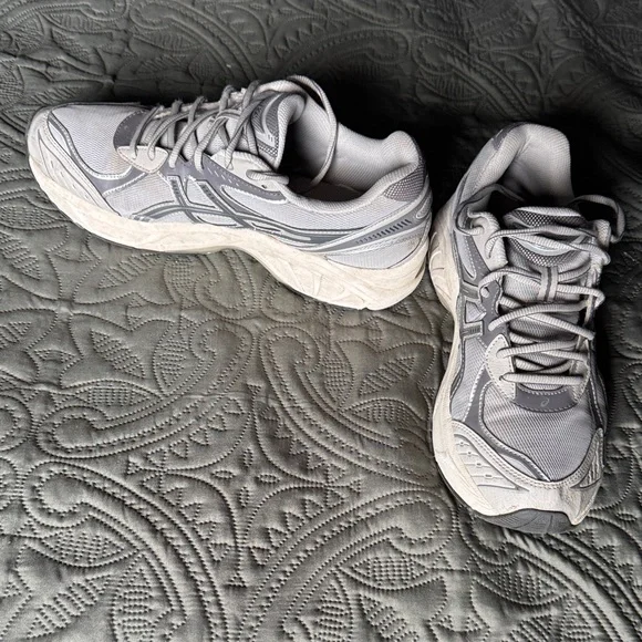 ASICS - Picture 4 of 6